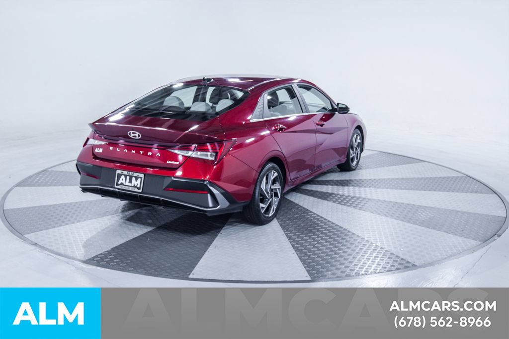 Used 2025 Hyundai Elantra Limited FWD image 9