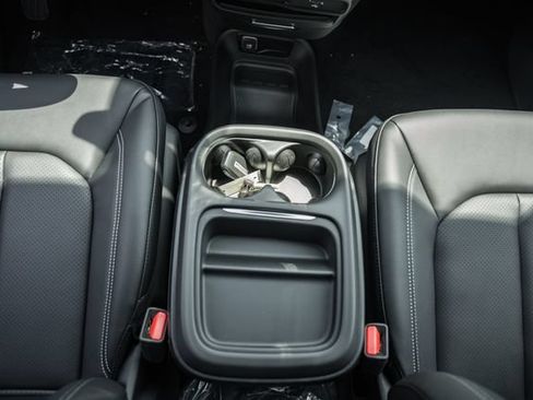 New 2027 Chrysler Pacifica Select FWD image 33