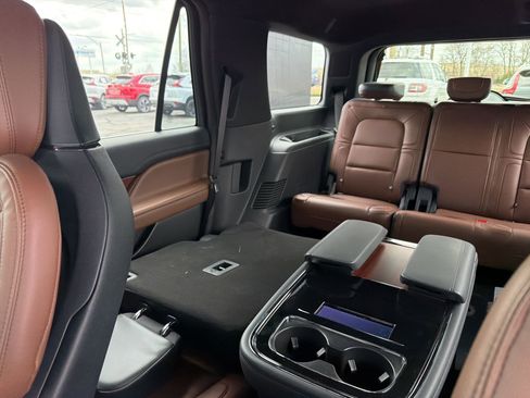 Used 2024 Lincoln Navigator Reserve image 13