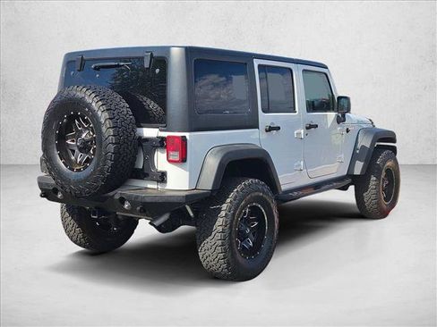 Used 2015 Jeep Wrangler Unlimited Rubicon w/ Connectivity Group AWD/4WD image 5