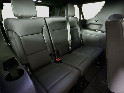 Used 2025 Chevrolet Suburban LT AWD/4WD image 26
