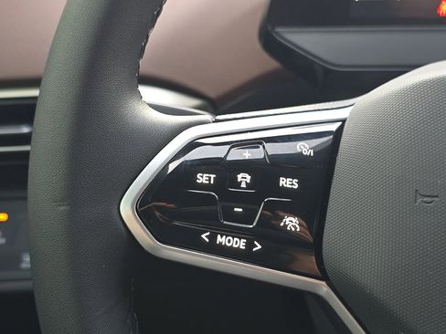 Used 2023 Volkswagen ID.4 2WD image 27