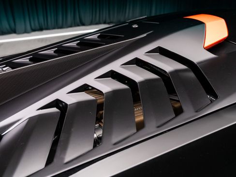 Used 2021 Lamborghini Huracan STO RWD image 34