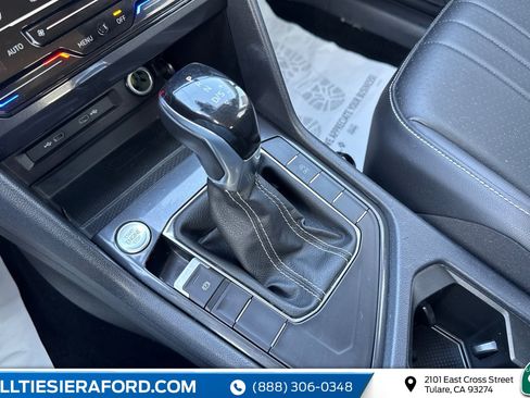 Used 2024 Volkswagen Tiguan SE image 25