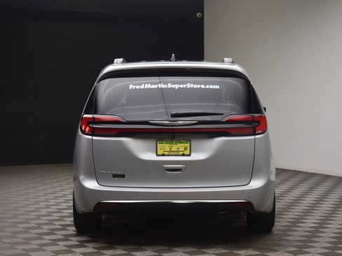New 2026 Chrysler Pacifica Select image 11
