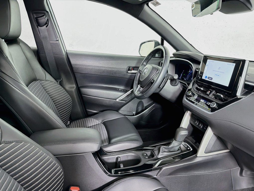 Used 2025 Toyota Corolla Cross AWD Hybrid image 36