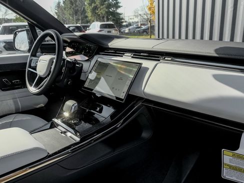 New 2025 Land Rover Range Rover Sport SE image 23