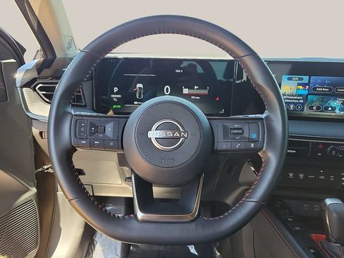 Used 2025 Nissan Kicks SR FWD image 19