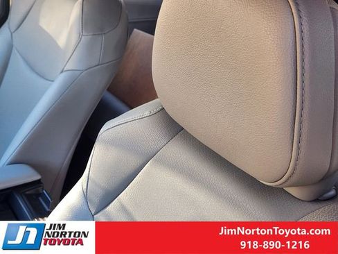 Used 2025 Toyota Sienna XLE image 17