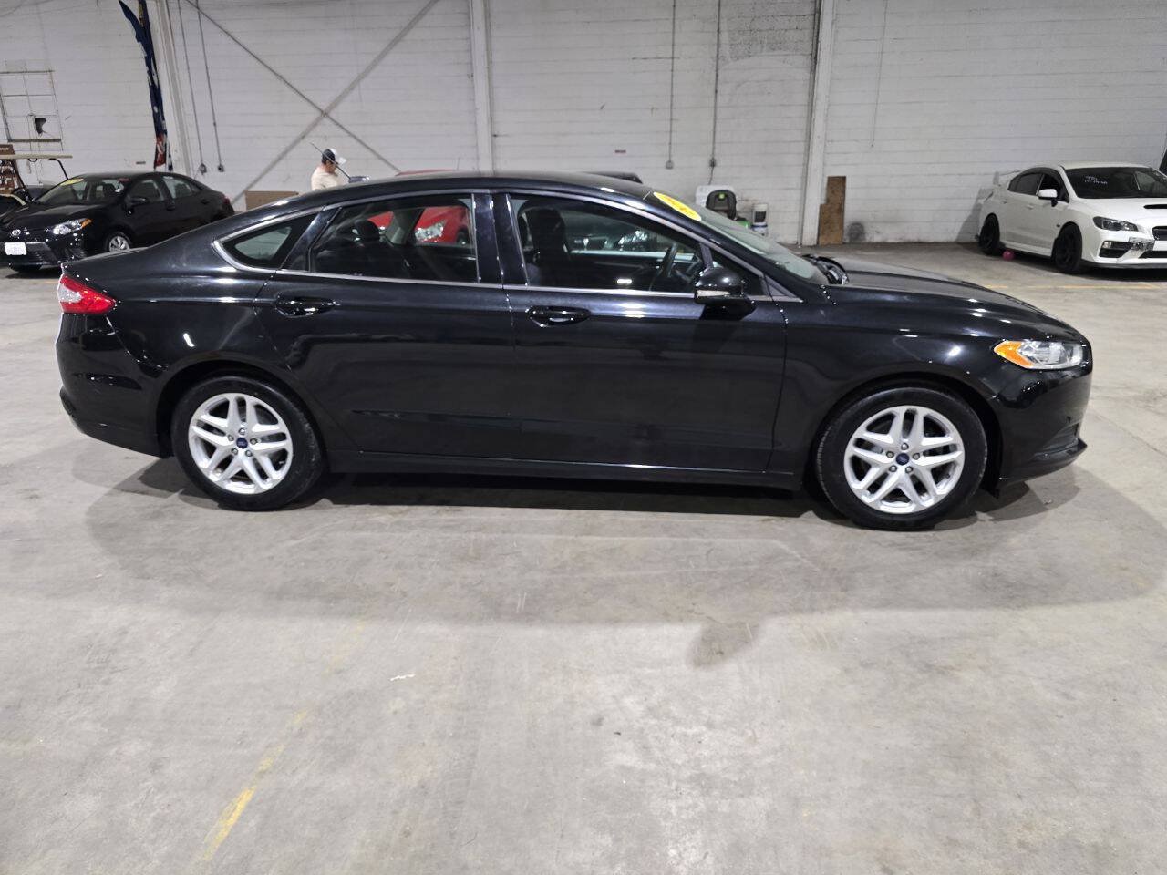 Used 2014 Ford Fusion SE FWD image 14