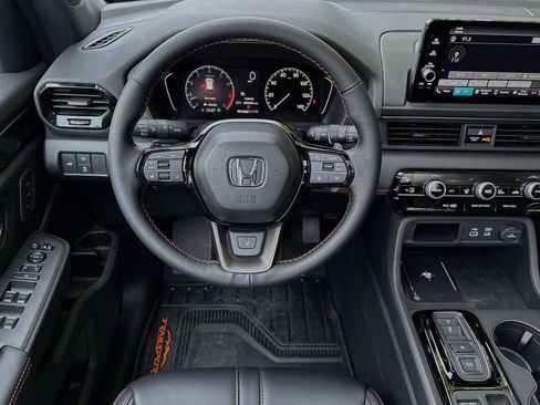 New 2025 Honda Pilot TrailSport image 11