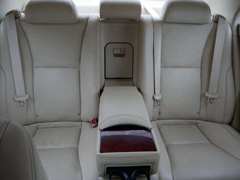 Used 2012 Lexus LS 460 AWD w/ Comfort Pkg image 13