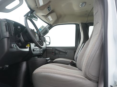 Used 2025 Chevrolet Express 3500 LT w/ LT Preferred Equipment Group image 24