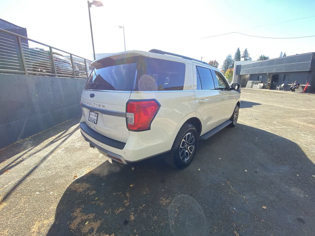 Used 2024 Ford Expedition XLT AWD/4WD image 6