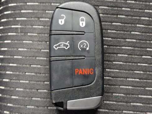 Used 2020 Dodge Journey SE image 32