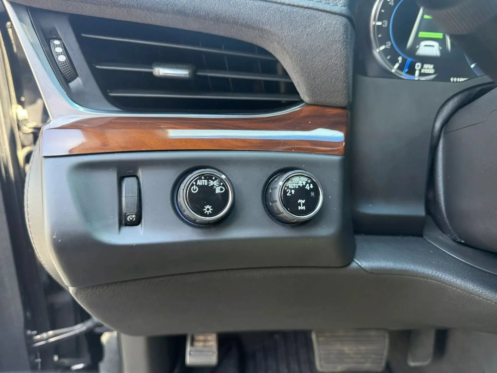 Used 2019 Cadillac Escalade Luxury AWD/4WD image 17