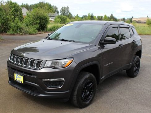 Used 2018 Jeep Compass Sport w/ Cold Weather Group AWD/4WD image 2