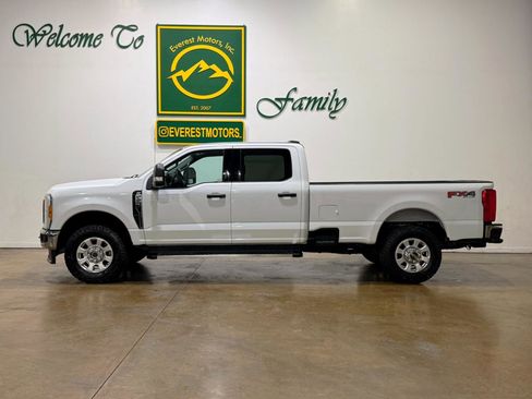 Used 2023 Ford F250 XLT w/ FX4 Off-Road Package image 5