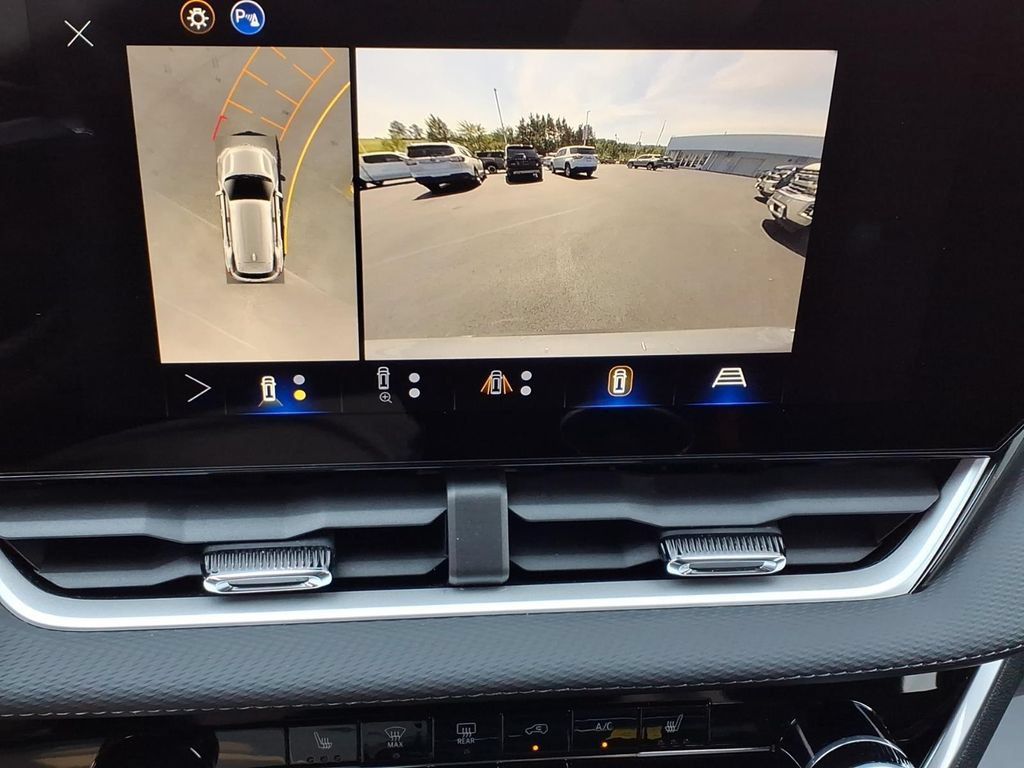 Used 2026 Chevrolet Equinox LT w/ Safety and Technology Package AWD/4WD image 22