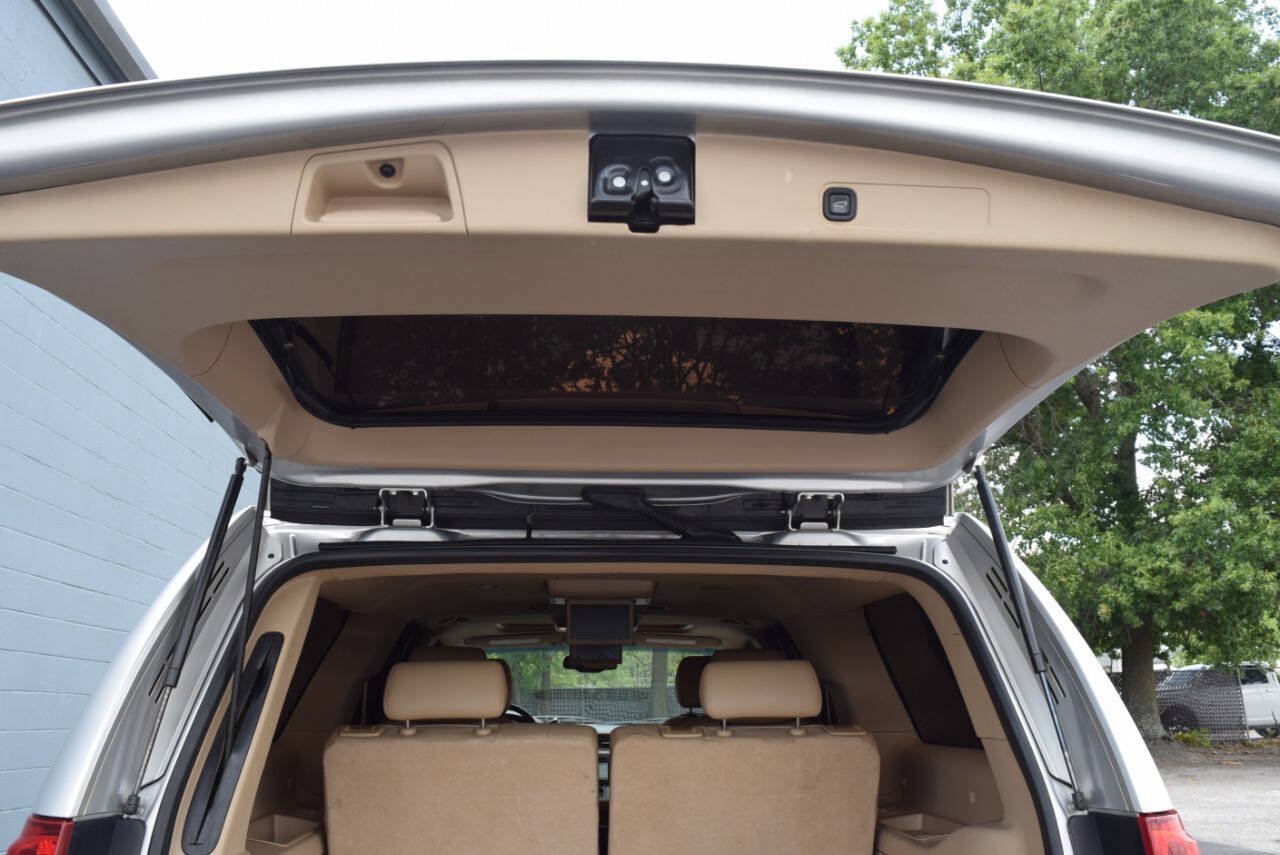 Used 2014 Chevrolet Suburban LTZ RWD image 56