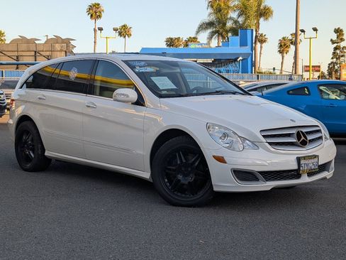 Used 2006 Mercedes-Benz R 350 4MATIC w/ Trim Pkg image 2