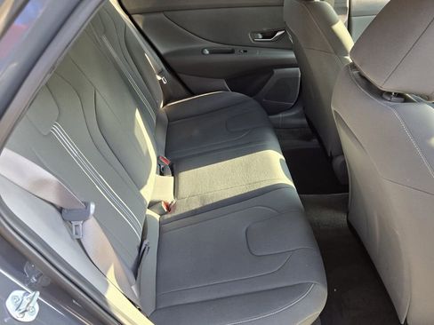 Used 2023 Hyundai Elantra SEL w/ Convenience Package FWD image 12
