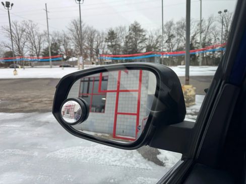 Used 2015 Toyota RAV4 LE image 29