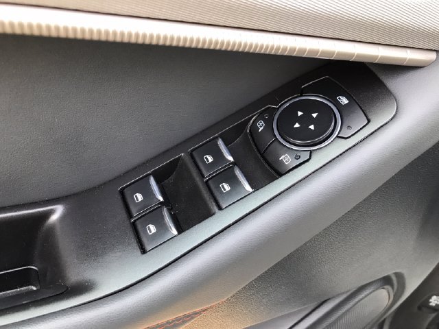 Used 2025 Ford Explorer Active AWD/4WD image 5