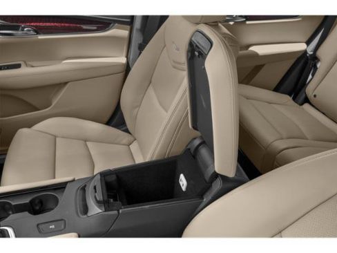 Used 2019 Cadillac XT5 Luxury w/ LPO, Radiant Package FWD image 18