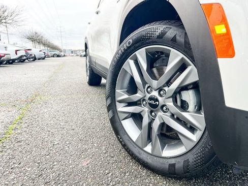 Certified 2023 Kia Seltos LX image 2