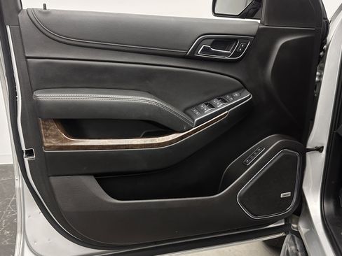 Used 2019 Chevrolet Suburban LT image 11