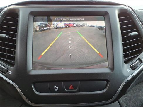 Used 2019 Jeep Cherokee Trailhawk w/ Cold Weather Group image 22