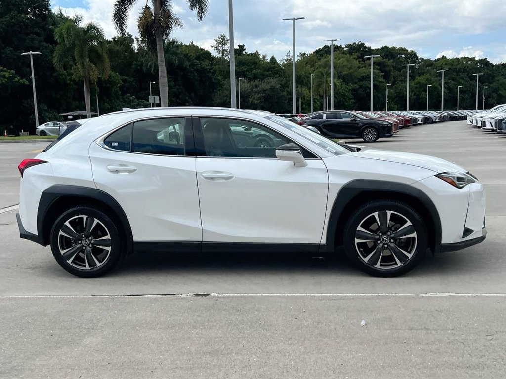 Used 2019 Lexus UX 200 w/ Premium Package FWD image 8