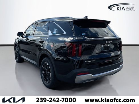 New 2026 Kia Sorento S image 3