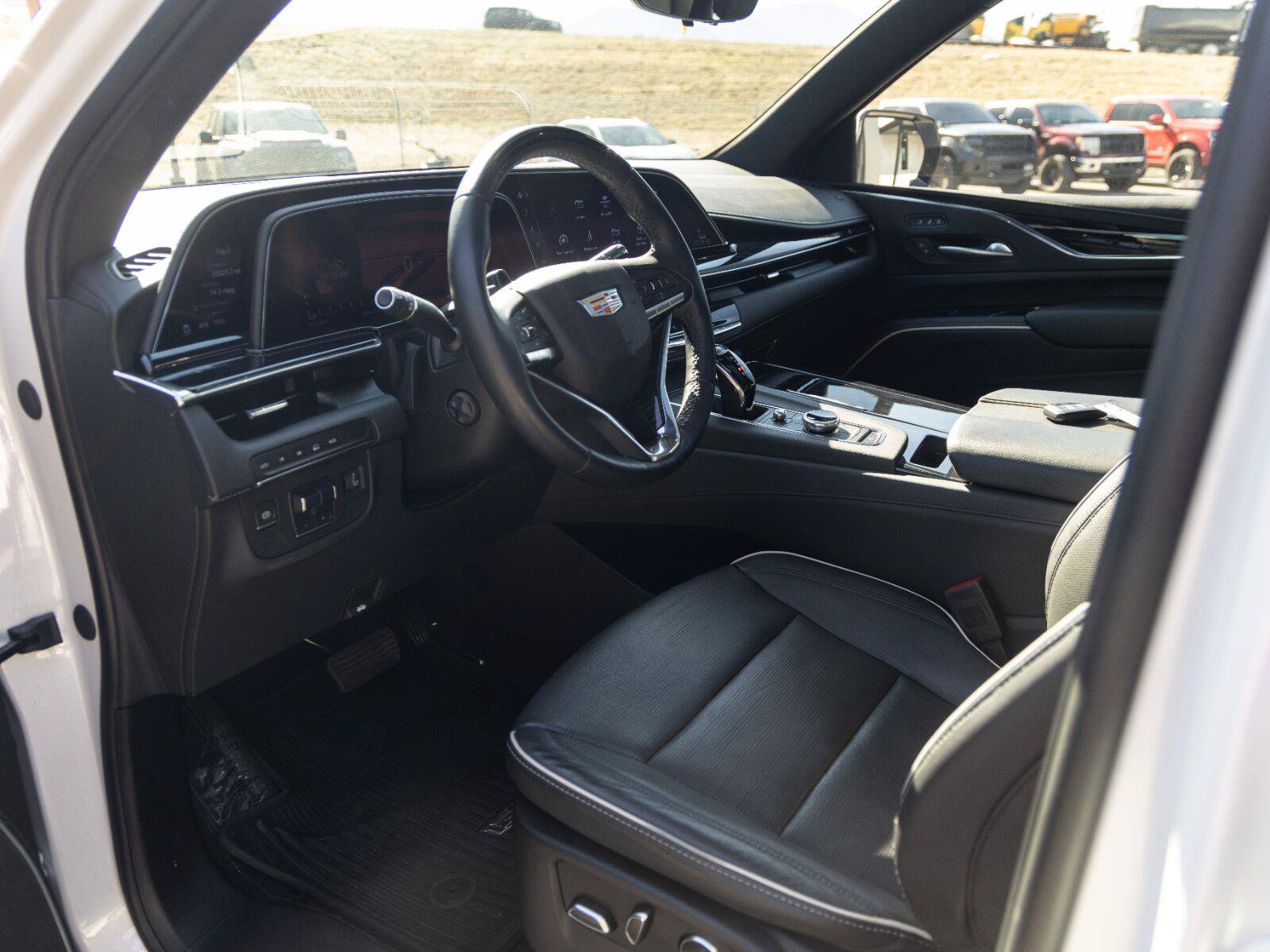 Used 2024 Cadillac Escalade ESV Sport w/ LPO, ONYX Package AWD/4WD image 10