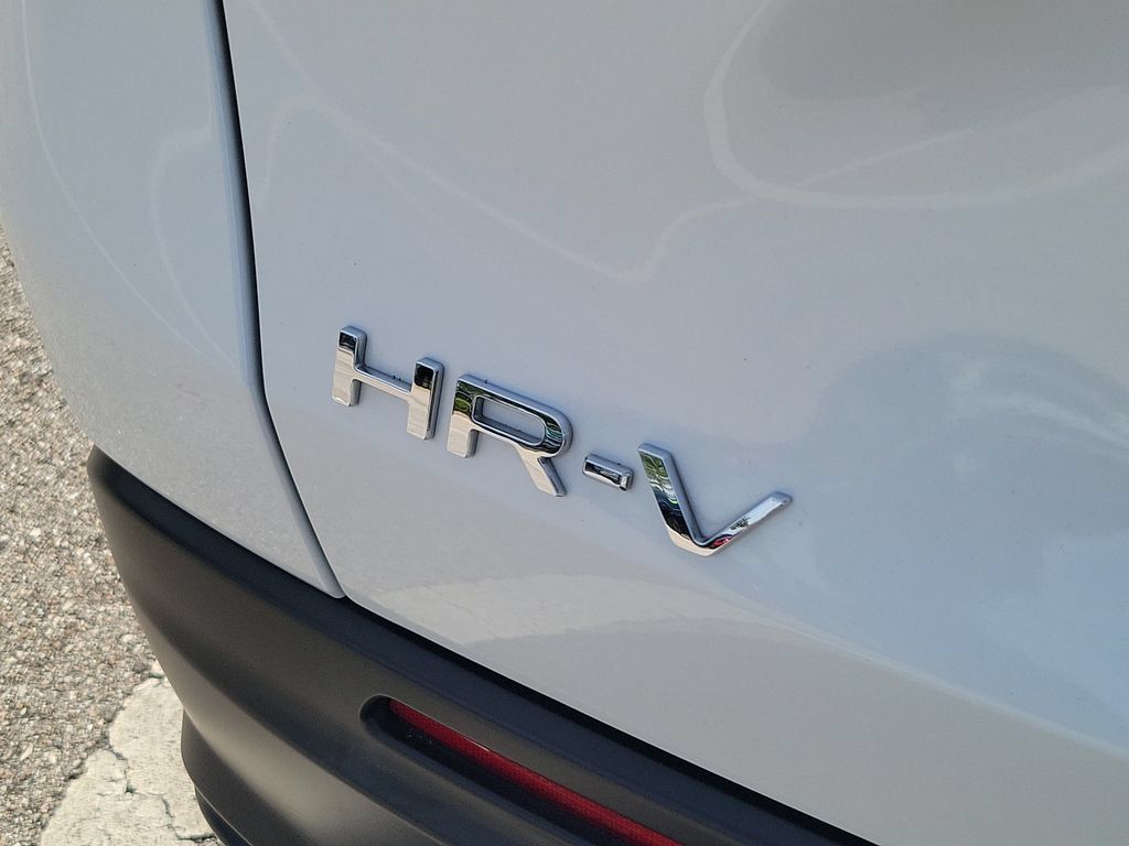 Used 2023 Honda HR-V LX image 9