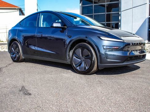 Used 2026 Tesla Model Y AWD image 3