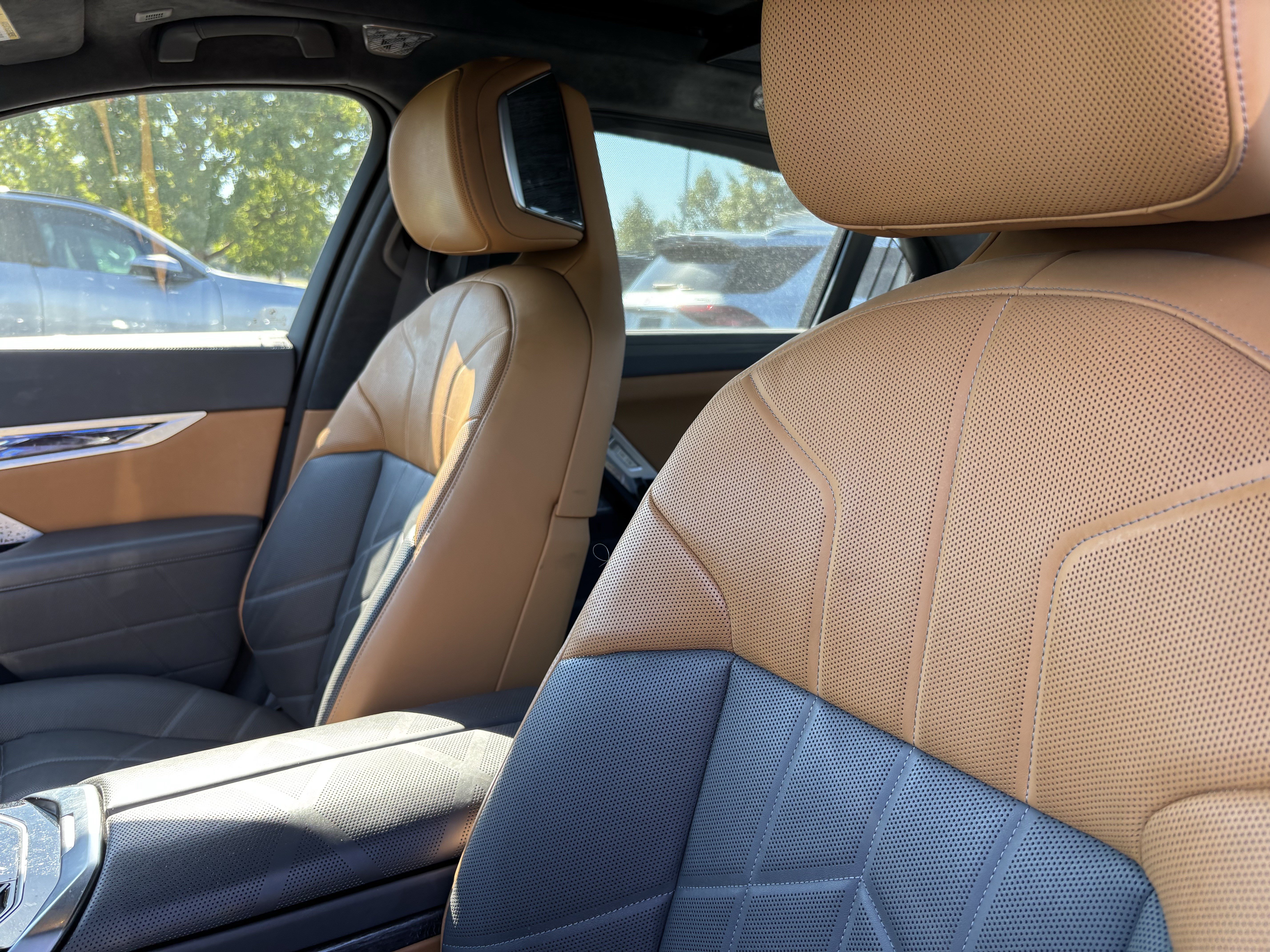 Certified 2024 BMW 760i xDrive w/ Executive Package AWD/4WD image 16