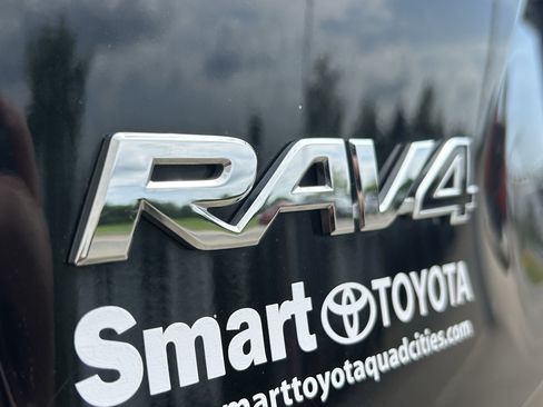 Used 2025 Toyota RAV4 XLE FWD image 8
