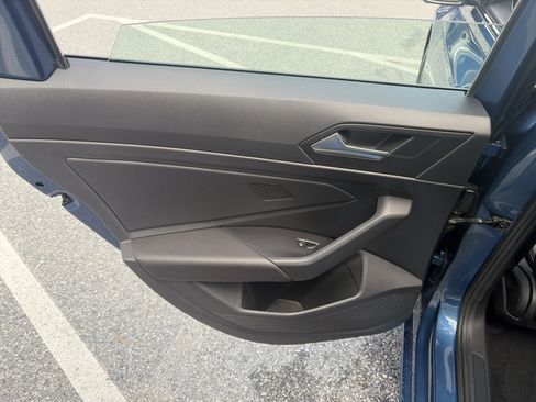 Used 2019 Volkswagen Jetta SE w/ Cold Weather Package image 20