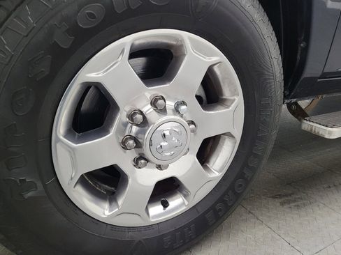 Used 2018 RAM 2500 SLT w/ Luxury Group image 31