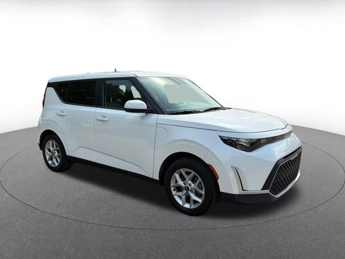 Used 2025 Kia Soul LX w/ LX Technology Package image 1
