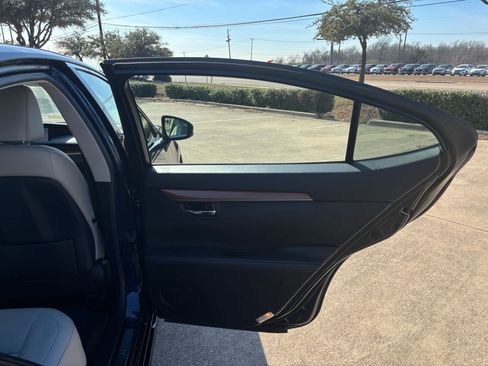 Used 2013 Lexus ES 300h image 18