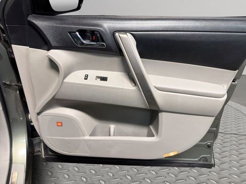 Used 2010 Toyota Highlander Limited image 22