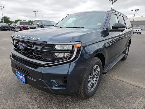 New 2026 Ford Expedition Max Active RWD image 4