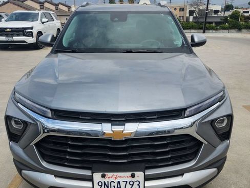 Used 2025 Chevrolet TrailBlazer LT FWD image 1