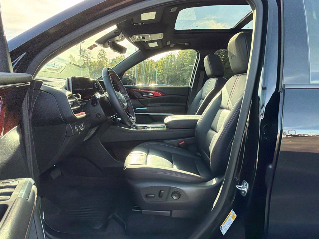 Used 2024 Chevrolet Traverse RS w/ LPO, Floor Liner Package AWD/4WD image 30