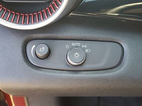 Used 2025 Chevrolet Trax RS w/ Driver Confidence Package image 22