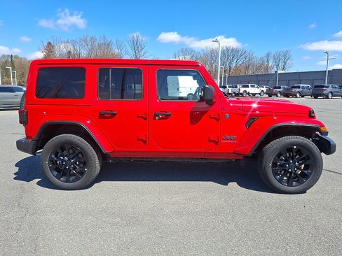 Used 2025 Jeep Wrangler Unlimited Sahara w/ Safety Group AWD/4WD image 7