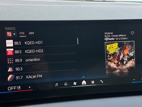 Used 2025 BMW X3 xDrive30i w/ Premium Package image 23